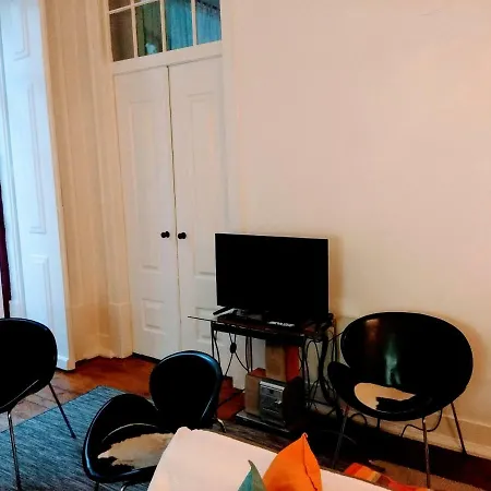 Appartamento Charm And Space In Historic Lisbona