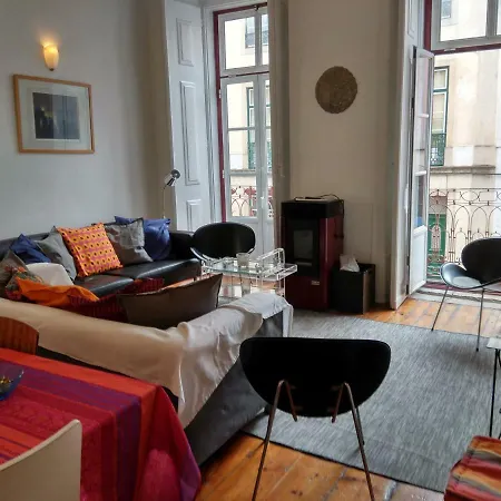 Charm And Space In Historic Appartamento