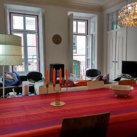 Charm And Space In Historic Appartamento